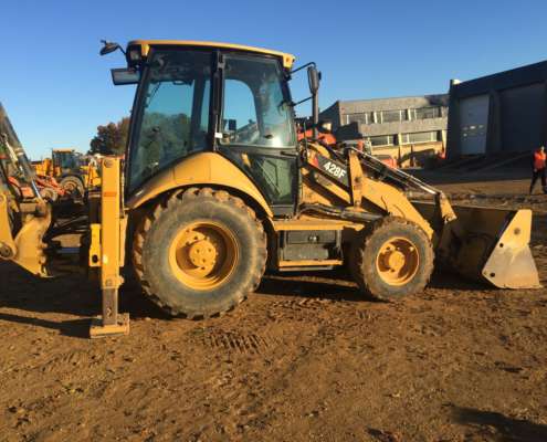 We buy diggers and backhoe loaders - sell plant and equipment in Berkshire Hampshire Surrey - Premier Acquisitions Wokingham